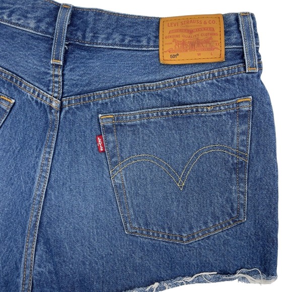 Levis Premium 501 Denim Cut Off Button Fly Medium Blue Jean Shorts Womens 30 - Picture 5 of 14
